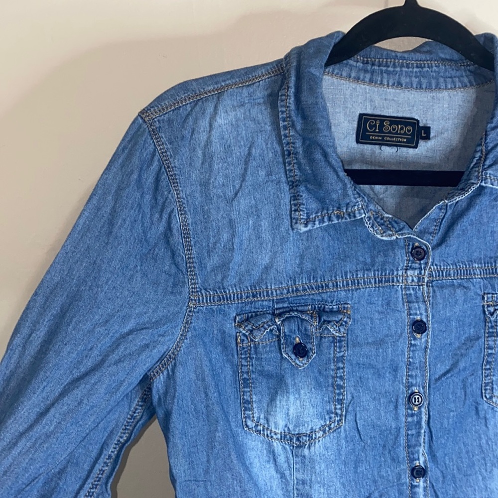 🪼Adorable Faux Jean Button up top Size Large!